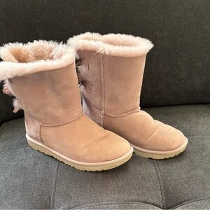 Cozy Pink Suede UGG Boots with Fur Lining SZ 5
